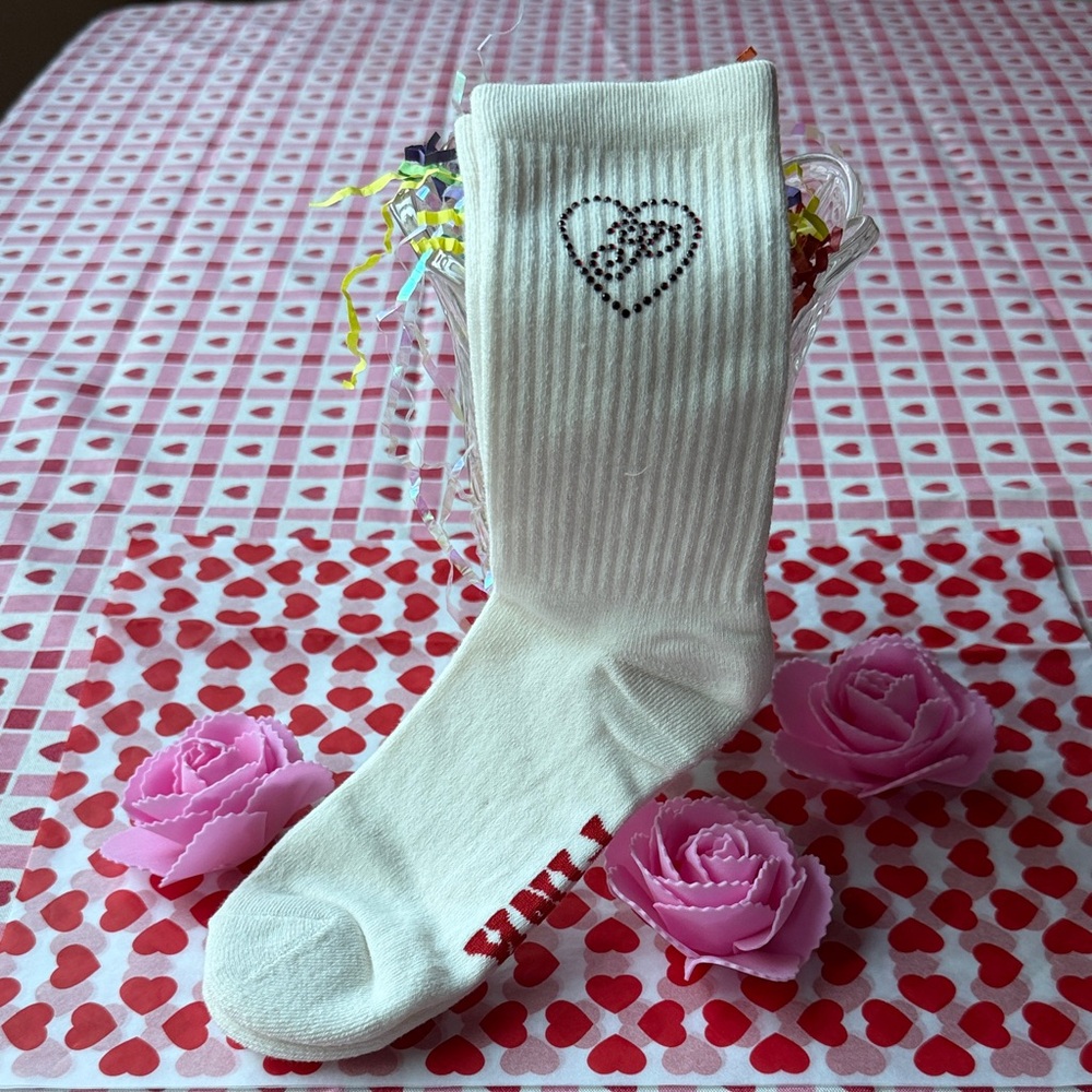 🩷❤️🩷 VICTORIA’S SECRET HEART EMBELLISHED CREW SOCKS 🩷❤️🩷 NWOT 🩷❤️🩷